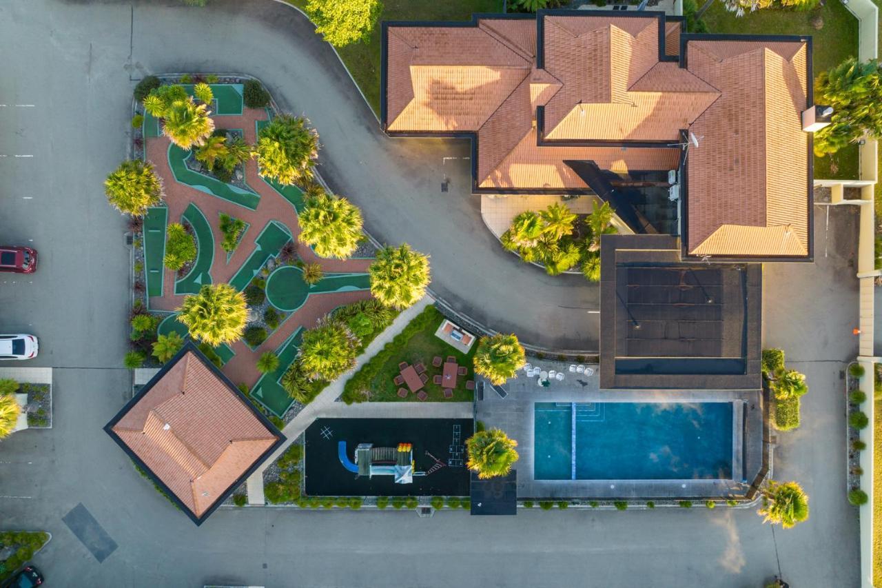 Regal Palms Resort Rotorua Exteriér fotografie Aerial view of the clubhouse