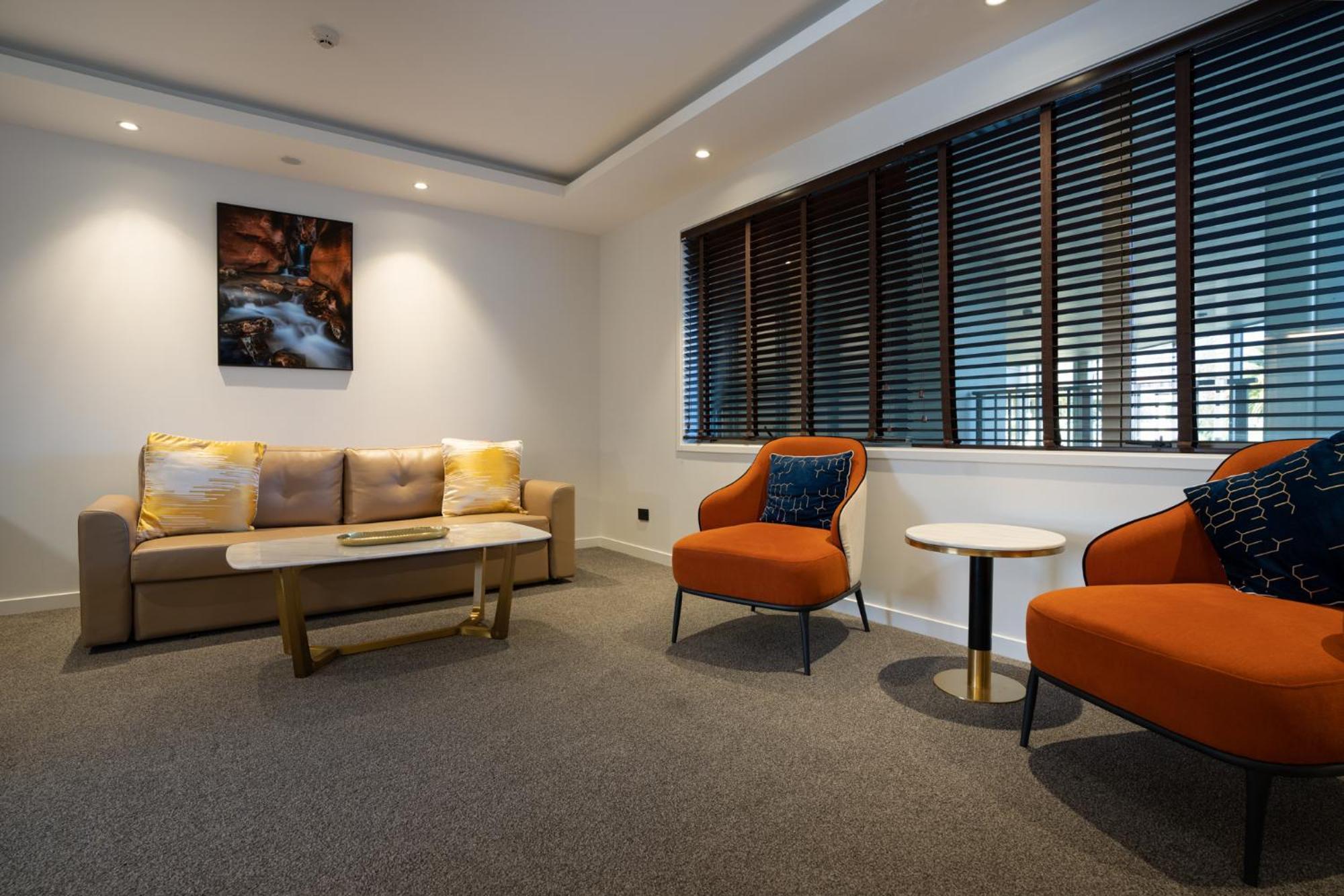 Regal Palms Resort Rotorua Exteriér fotografie The lounge at the new terminal