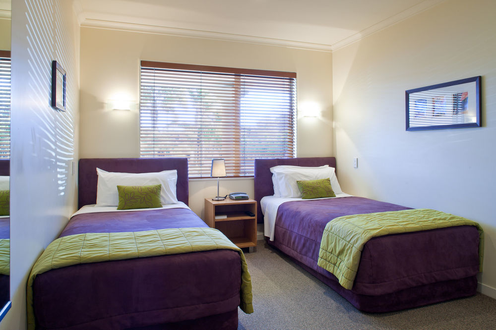 Regal Palms Resort Rotorua Exteriér fotografie A typical bedroom at the hotel